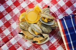 Clams with lemon and butter