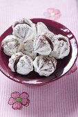 Chocolate-filled meringues