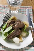 Roast beef with spring onions and basil