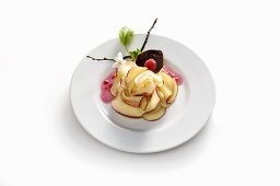 Poached apple slices with raspberry brandy sauce