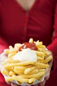 Pommes frites mit Ketchup & Mayo