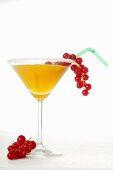Cocktail with redcurrants