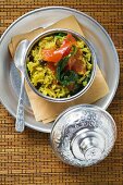 Saffron rice with currants, spinach and peppers (India)