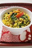 Saffron rice with currants, spinach and peppers (India)