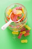 Sour Sweets (fruchtige Geleebonbons, USA) im Vorratsglas