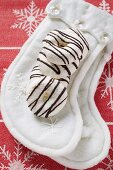 Meringue rings with chocolate stripes for Christmas