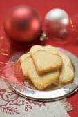 Heart-shaped Christmas biscuits on silver plate