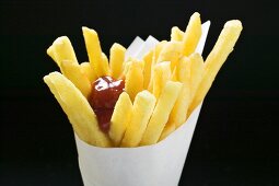 Chips with ketchup in paper cone