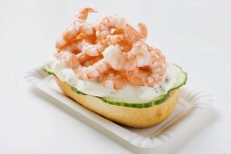 Half bread roll topped with shrimps, cucumber & remoulade