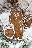 Gingerbread owl and acorns