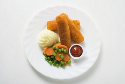 Fischstäbchen mit Gemüse, Kartoffelpüree und Ketchup