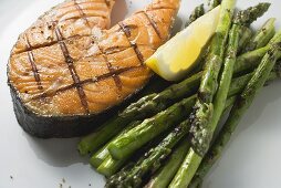 Grilled salmon cutlet with green asparagus