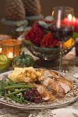 Putenbrust mit Beilagen zu Thanksgiving (USA)