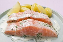 Salmon fillets with dill sauce and boiled potatoes
