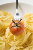 Tagliatelle with cherry tomato and fork