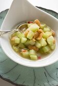 Pikante Gurken-Erdnuss-Salsa