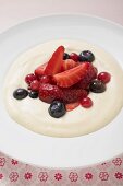 Vanilla cream with berries