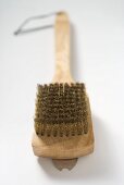 Wire brush for cleaning the barbecue grill rack