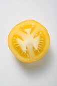 Halbe gelbe Tomate (Draufsicht)