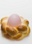 Easter egg in bread wreath