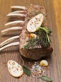Rack of lamb with herbs, garlic and fried potatoes