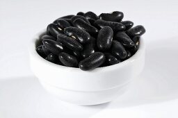 Black beans in ceramic bowl