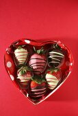 Chocolate-dipped strawberries to give as a gift