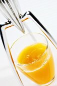 Orangensaft mit Zitruspresse