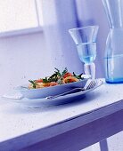 Spaghetti-Lachs-Salat mit Kapernvinaigrette, Rauke