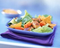 Hähnchensalat mit Nacho-Chips 