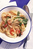 Spaghetti mit Shrimps + Lauchzwiebeln