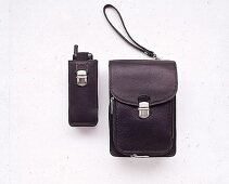 Schwarze Mini-Tasche und Handy-Bag. 
