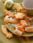 Weihnachtsplätzchen: Buttergebäck in Formen, Nussküchlein mit Baiser