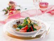 Vorspeise: Feldsalat mit Trauben und Bündner Fleisch