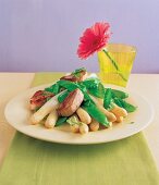 Spargel mit Zuckerschoten und Schweinefilet