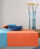 Tischdeko-Decke und Servietten aus orange/türkisem Stoff,Glasteller