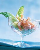 Shrimps-Cocktail mit Römersalat im Kelchglas