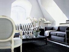 Eileen-Gray-Sofa, Le-Corbusier-Dreisitzer, gustavianischer Stuhl