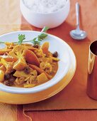 Blumenkohl-Möhren-Curry gewürzt mit Ingwer, Chili, Karadamom vegetarisch