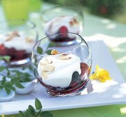 Mandel-Mascarpone mit TannenhonigBeeren