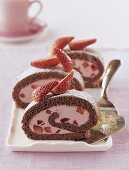 Erdbeer-Schokoladen-Bisquit-Rolle 