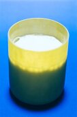 Milch - Shake in grünem Glas 