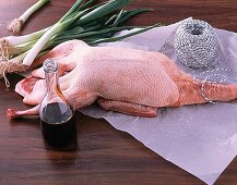 Ente, Vorbereitung für chinesiches Gericht, Lauchzwiebeln, Sojasauce
