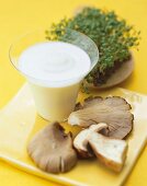Für kräftige Knochen: Milchprodukte, Pilze und Kräuter stärken Knochen