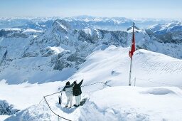 Schneebedeckte Berglandschaft in Appenzell, Skigebiet