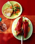 Paprika mit Shrimps-Füllung, Peperoni-Papaya-Salsa dazu Lengfisch