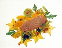 Gebratener Lachs mit Sternfrucht, Kiwi, Orangen, Frühlingszwiebeln