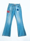 Jeans mit Aufnähern und Schlag, Used-Look, englische Flagge