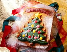 Rechteckiger Schokoladenkuchen mit Weihnachtsbaum aus Zuckerguß