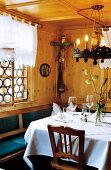 Herrgottswinkel der Stube vom Restaurant "Das Schiff" in Österreich